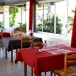 ホテル Logis Des Cretes De Pignols 2*