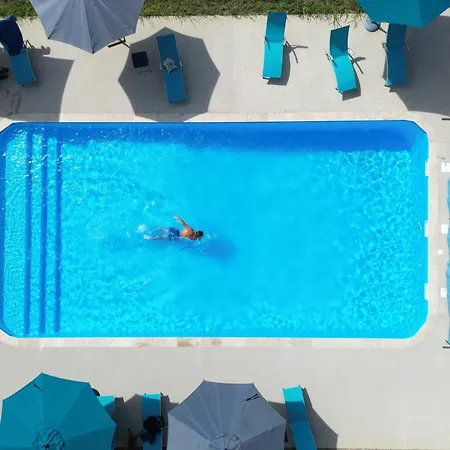 Logis Des Cretes De Pignols Hotel 2*