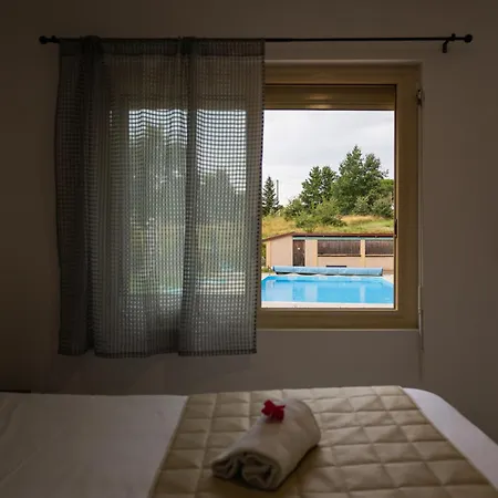 Logis Des Cretes De Pignols Hotel 2*