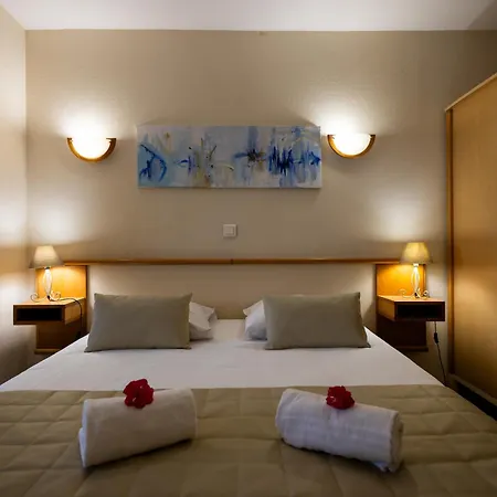 Logis Des Cretes De Pignols Hotel