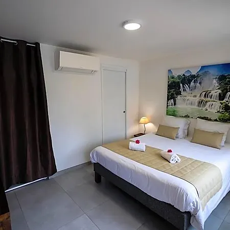 Logis Des Cretes De Pignols Hotel