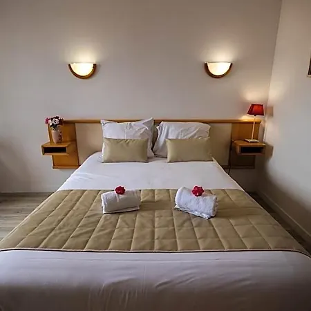 Logis Des Cretes De Pignols Hotel 2*