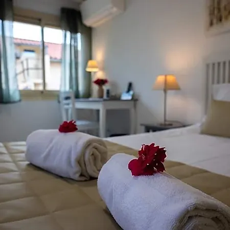Logis Des Cretes De Pignols Hotel 2*