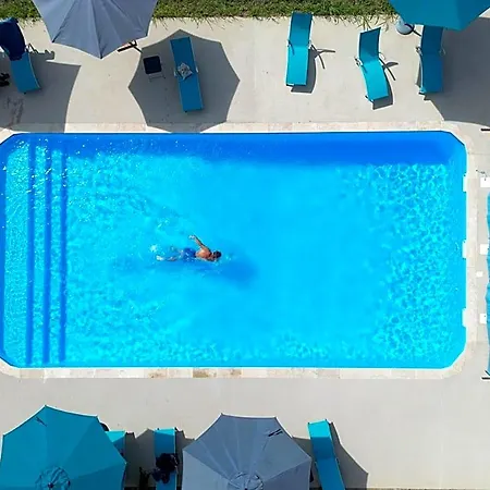 Logis Des Cretes De Pignols Hotel 2*