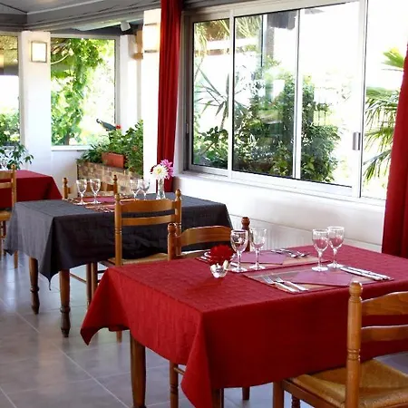 Hotel Logis Des Cretes De Pignols 2*