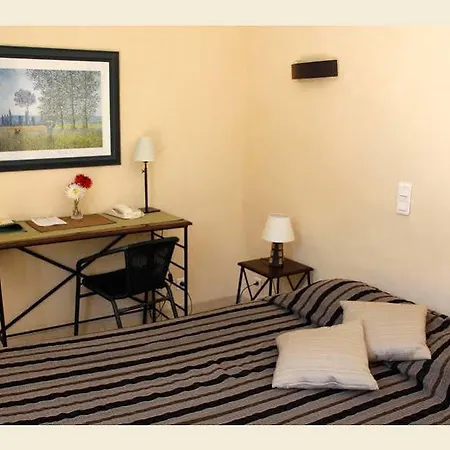 Logis Des Cretes De Pignols Hotel 2*