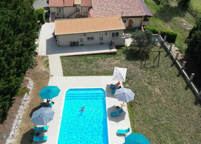 Logis Des Cretes De Pignols Hotel