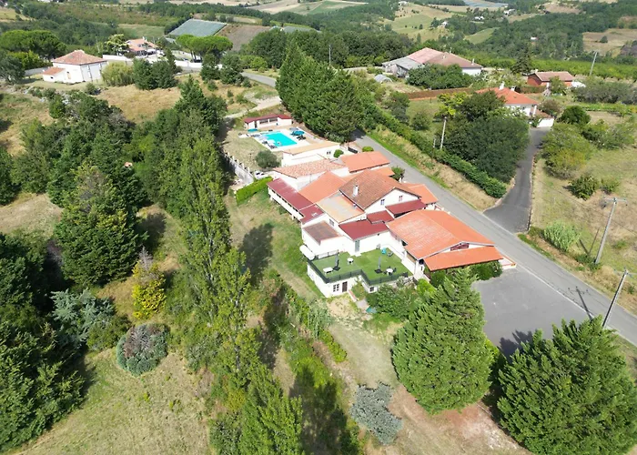 Logis Des Cretes De Pignols 2*