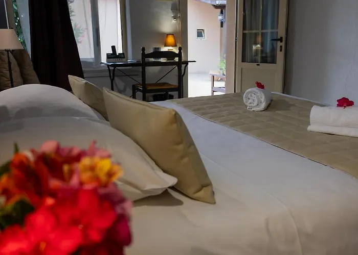 Logis Des Cretes De Pignols Hotel