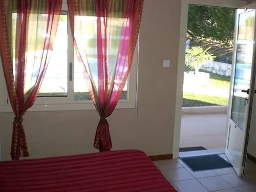 Logis Des Cretes De Pignols Hotel 2*