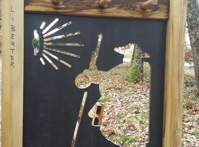 Logis Des Cretes De Pignols Hotel